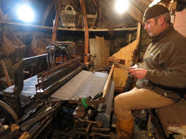 harris tweed pedaling loom